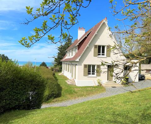 Sea view house, 200m², beach, garden & forest