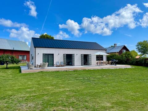 Fantastic newly built house in central Ljugarn for rent