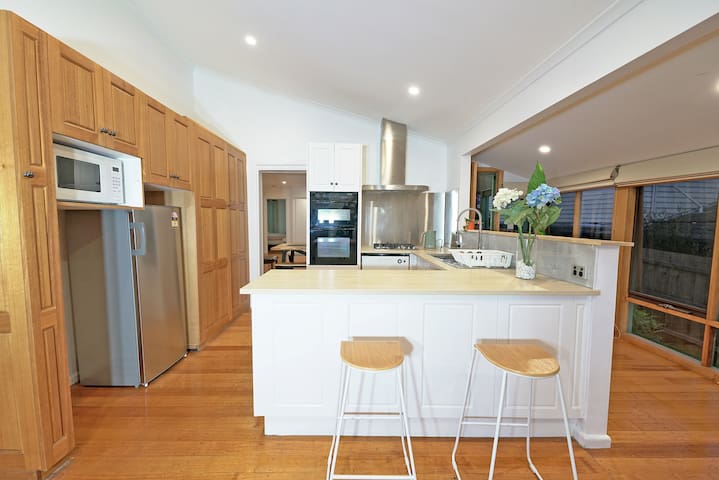 Vermont Family House 8BRM Holiday GetawayMelbourne gallery image 3