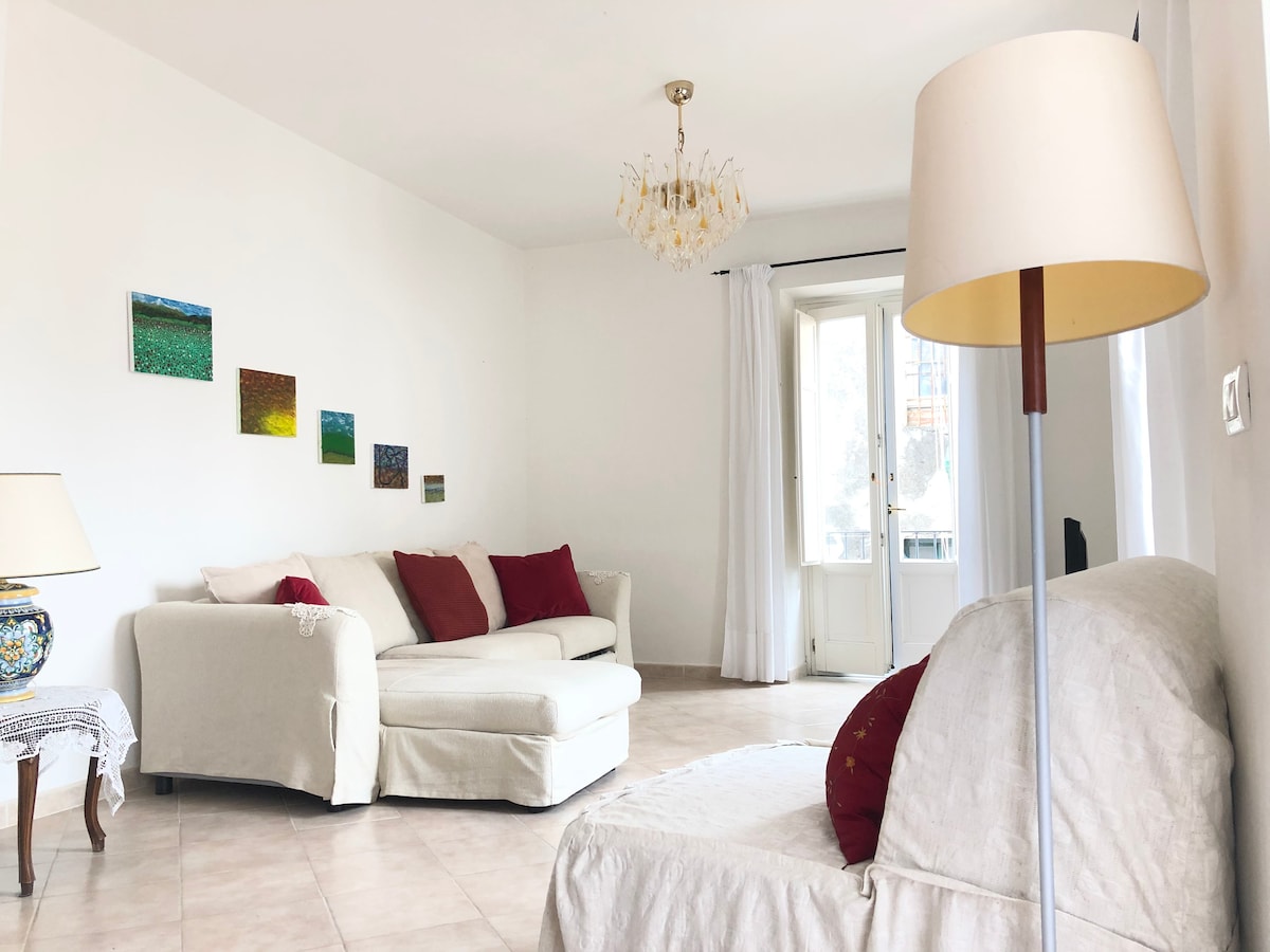 Annonce Airbnb populaire: Accommodation in Downtown Salerno à Salerno