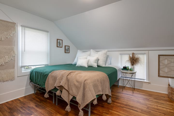 King bedroom #1