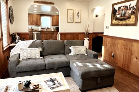 The WDR - Dog Friendly & Walk to Downtown Roslyn