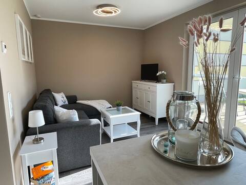 Erfolgreiche Airbnb-Immobilie: Katerschnute apartment in the coastal forest of Graal-Müritz in Gelbensande