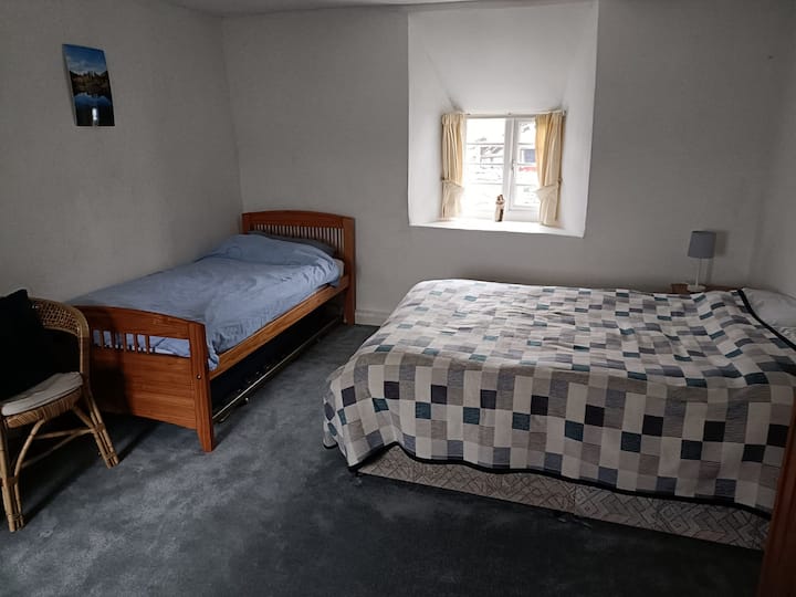 ห้องนอนคู่ (+ เตียงเดี่ยว)