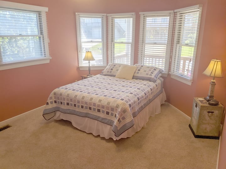 2nd Floor SE Bedroom