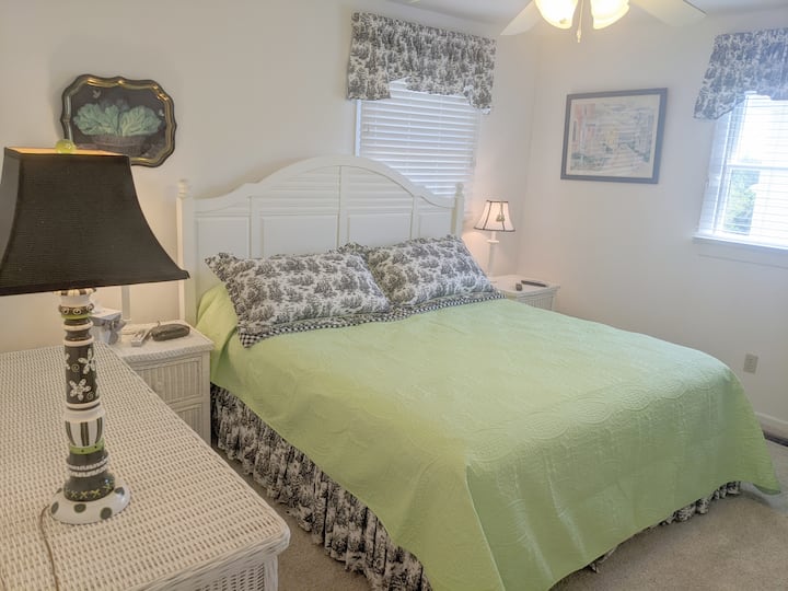 2nd Floor NE Bedroom