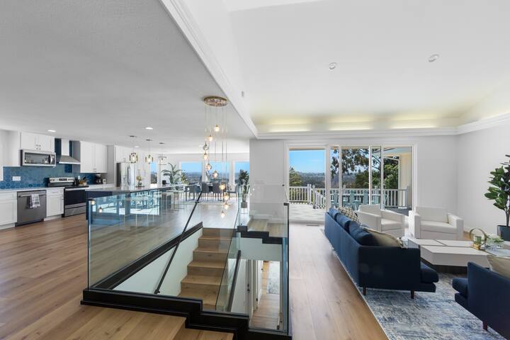 Luxury Villa Near The Beach With Gorgeous Views gallery image 5