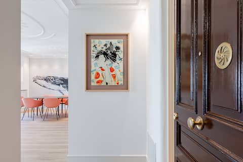 Anuncio de Airbnb popular: "The Whale" new, ac, design, spacious City Centre en Donostia San Sebastián