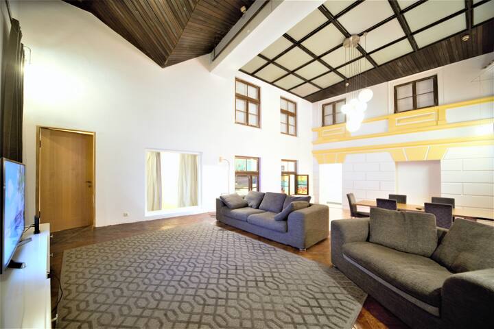 The Theatre apartment Old Town 3 bedrooms gallery image 2