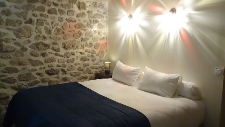 Chambre 2 avec lit King Size (180x200), parquet en chêne