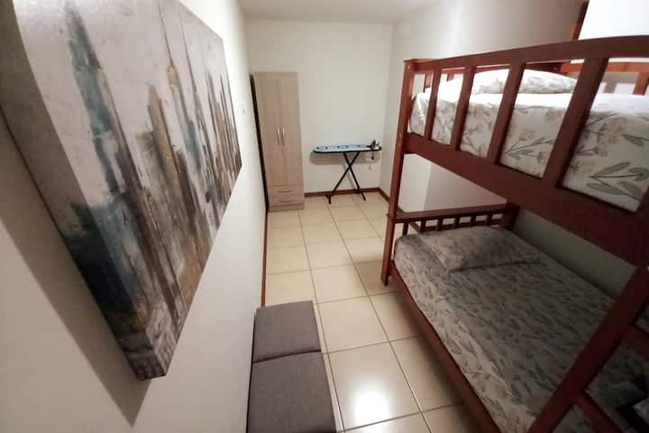 Стая с двуетажно легло