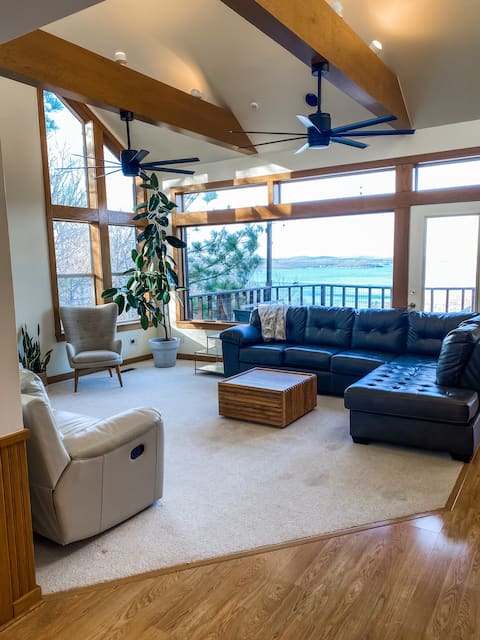Cabin w/ 2 Master Suites, Lake View and Fire Pit