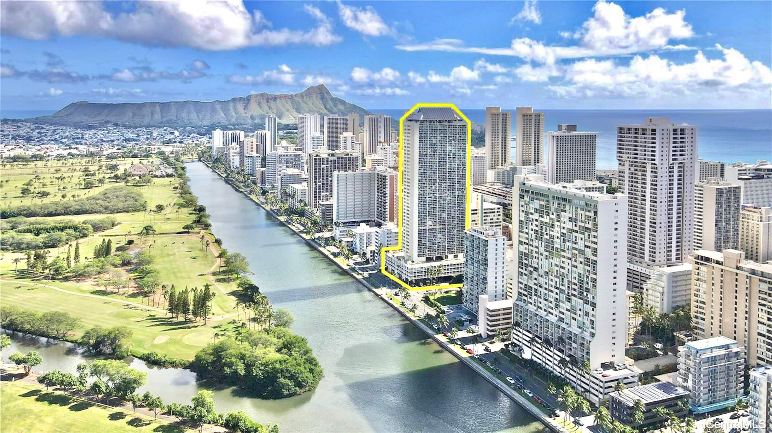 Condo in Honolulu · ★4.94 · Studio · 2 beds · 1 private bath - Image 2
