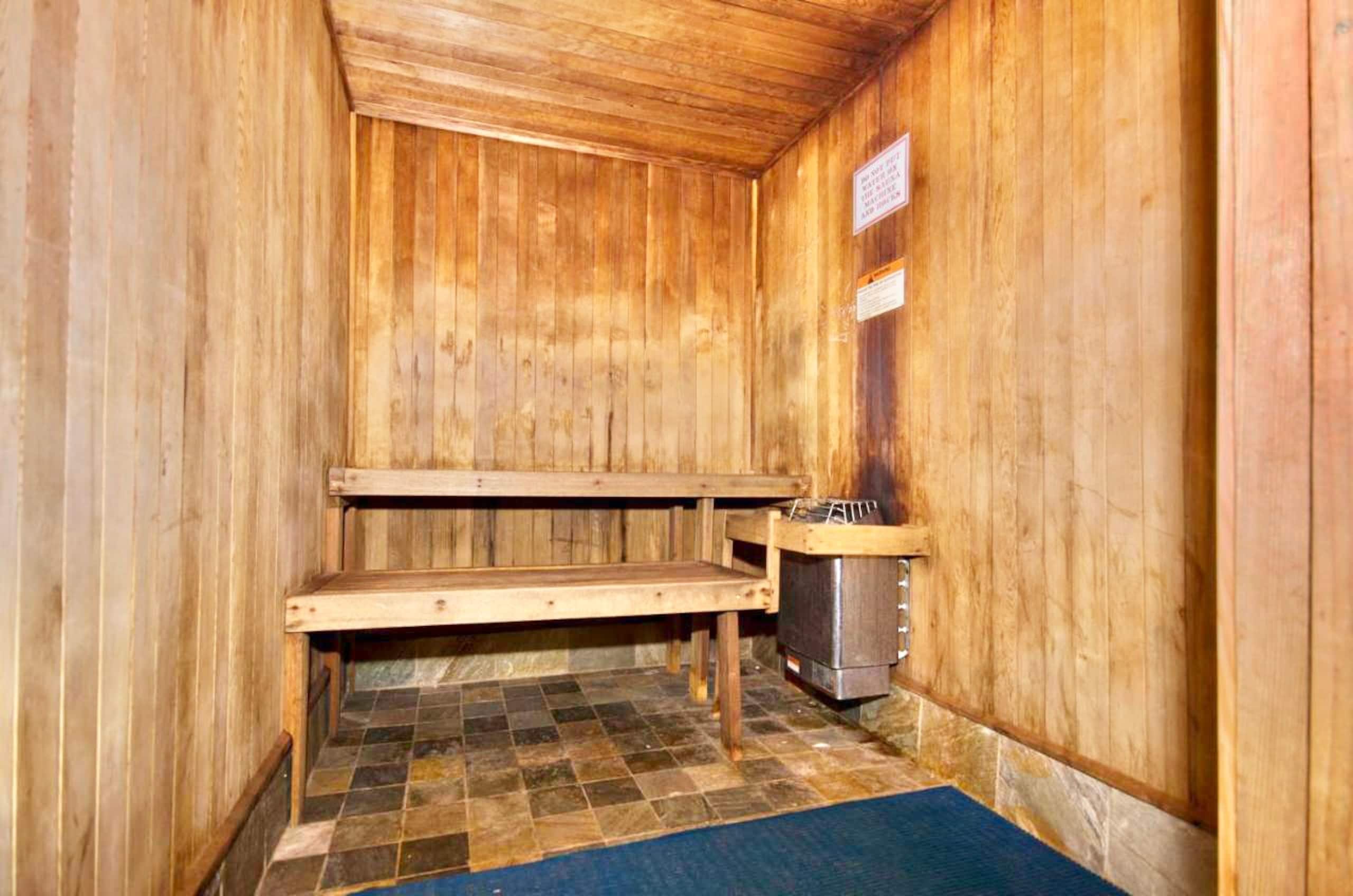 Condo in Honolulu · ★4.94 · Studio · 2 beds · 1 private bath - Image 7