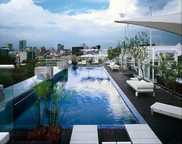 Luxurious building, heated pool and more, Condesa
