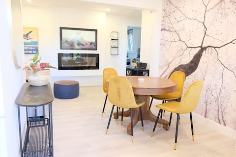 Successful Airbnb property: Modern 1-bedroom suite with indoor fireplace in Nanaimo