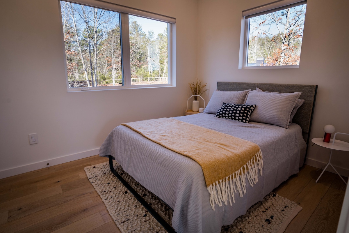 Troisième chambre avec lit double et placard