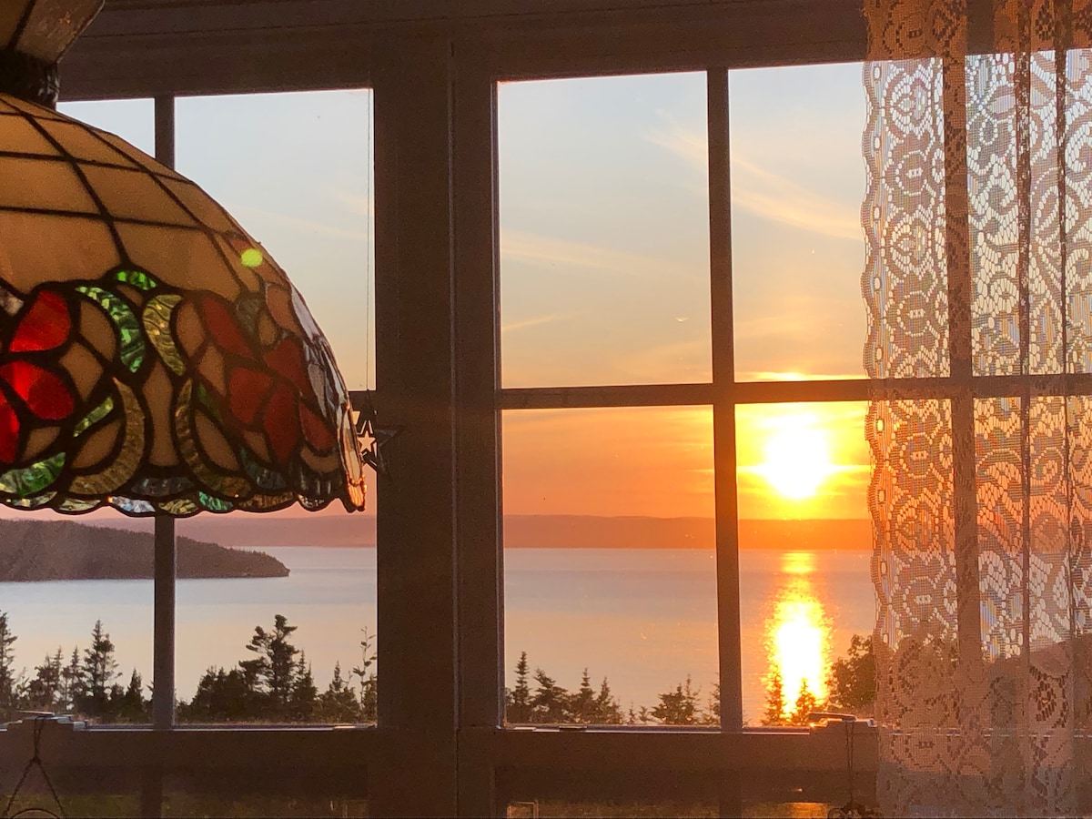 Beautiful “Admiral’s Beach House” Houses for Rent in Admirals Beach