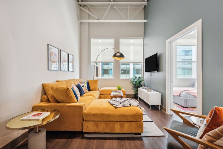 Downtown Penthouse – Mich Ave 2bd | +gym & VIEWS