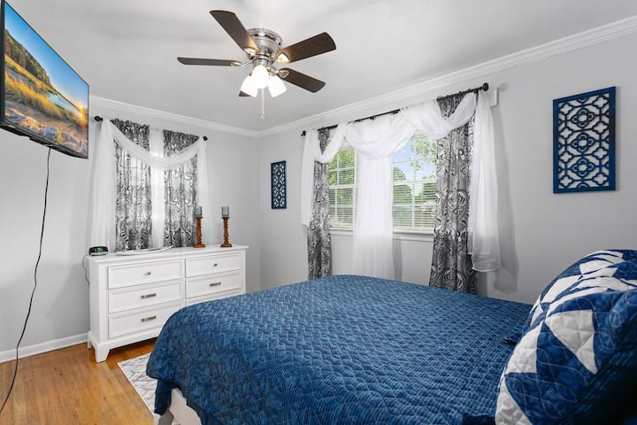 Ušuškajte se gledajući svoju omiljenu TV emisiju izravno iz kreveta.