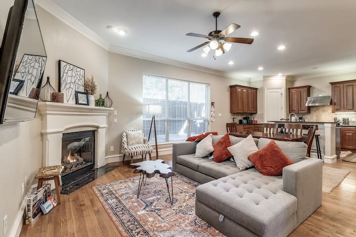 Pet-Friendly Family 2-Story | Pack-n-Play & WiFi