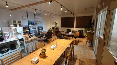 Entire guest house with friends or multiple families (up to 15 adults)