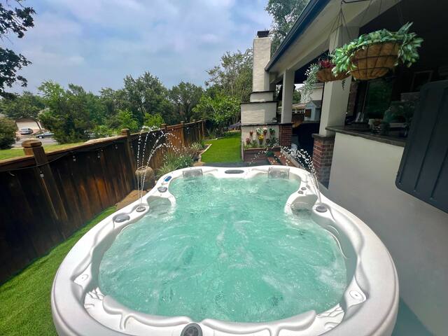 Indoor-Outdoor Living in a Amazing Retreat gallery image 5