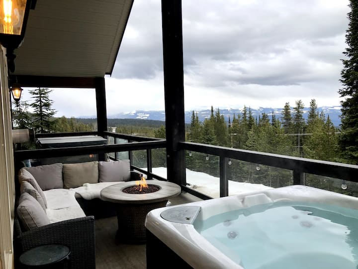 Toasted Marshmallow Chalet★Big White★Views/HotTub Chalets for Rent in
