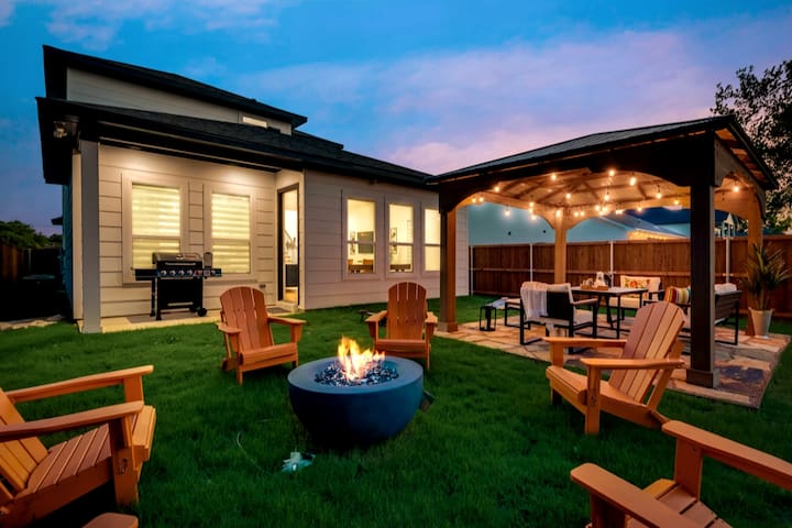 Luxury 4BR Near Downtown | TankPool, Firepit & BBQ