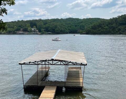Lake house getaway- steps away from the water