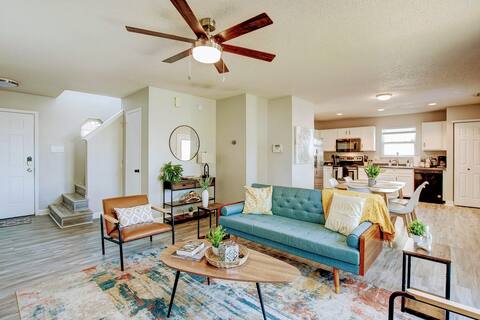 5 Mins to Ruoff|Dog Friendly|Fenced yard|Fast WiFi