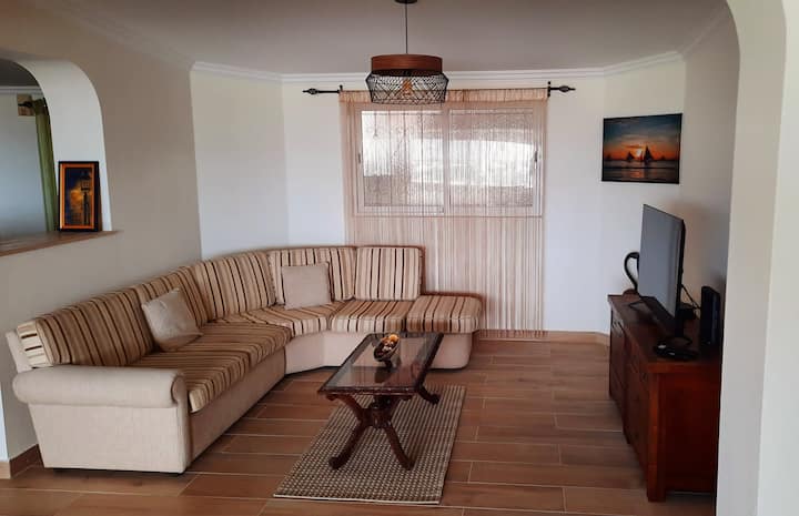Huge 3 Bedroom Condo, Amazing Views & Pool Access - Albufeira