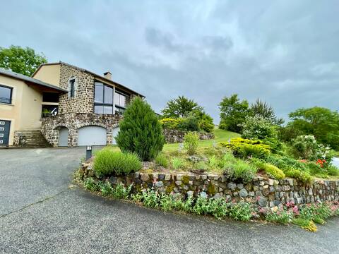 New: Beautiful Villa with Jacuzzi