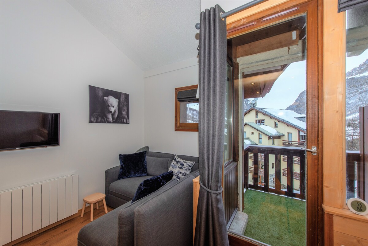 Top performing Airbnb: 2 Bedroom apartment in Val D'Isere Centre in Val D'isère