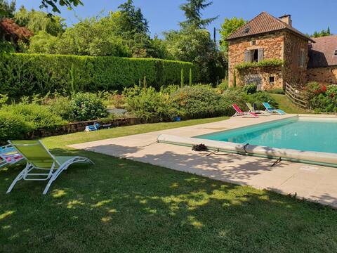 Quiet house with private swimming pool