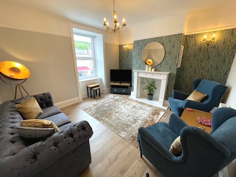 Stunning 3BR Modern Luxury Kirkcudbright Apartment