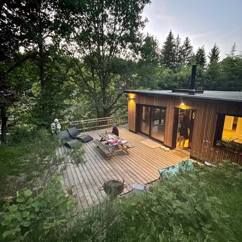 Chalet facing a river, in the middle of the forest