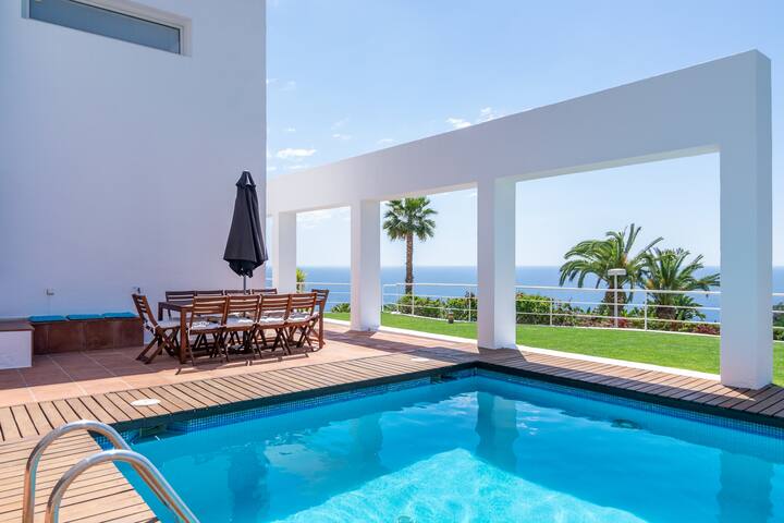 ★ CoastalVillas – Villa La Perla ★ stunning views gallery image 3