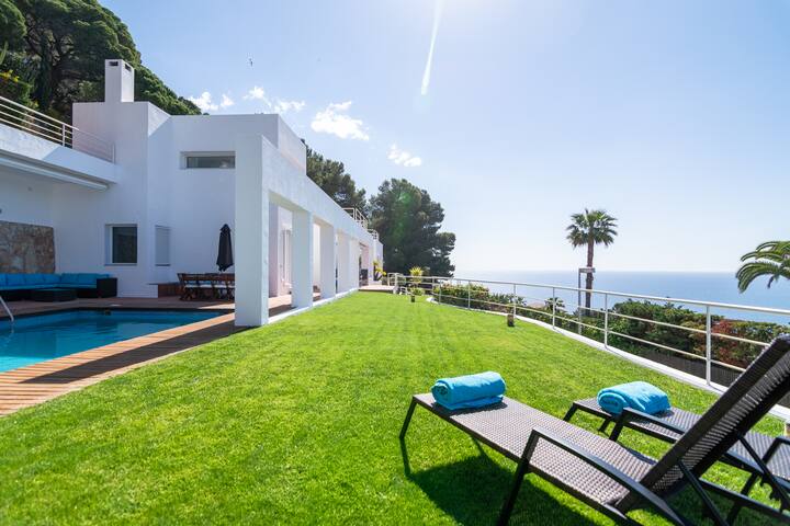 ★ CoastalVillas – Villa La Perla ★ stunning views gallery image 2