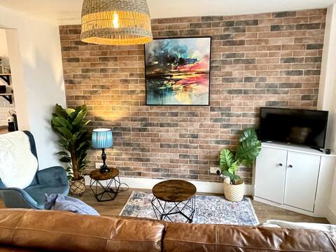 Charming Terrace Home Nantwich Near train station