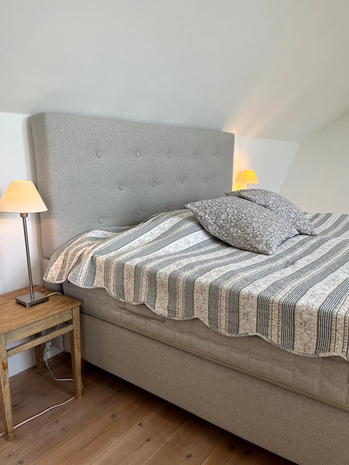 מיטה זוגית בחדר שינה נפרד