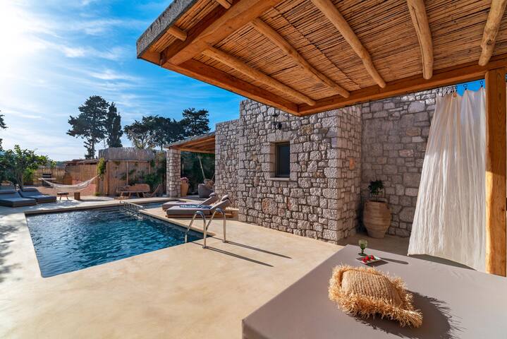 Eftopia Villa by Onar Villas gallery image 5