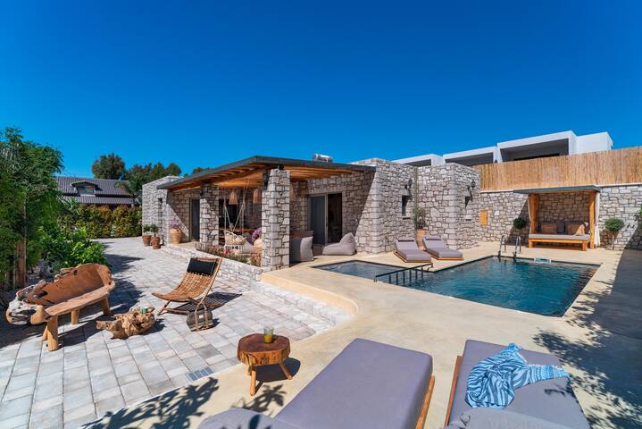 Eftopia Villa by Onar Villas gallery image 2