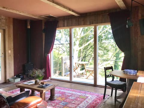 Snoozy Bear Cabin- amazing walk to the beach!