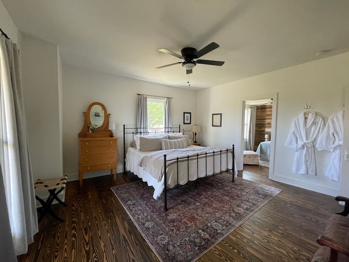 Main Bedroom with King Bed