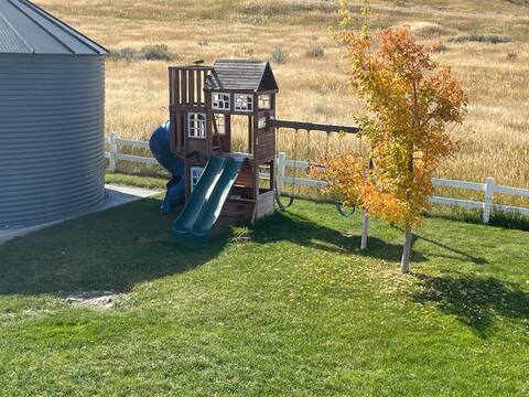 Scenic, peaceful family retreat near hot springs