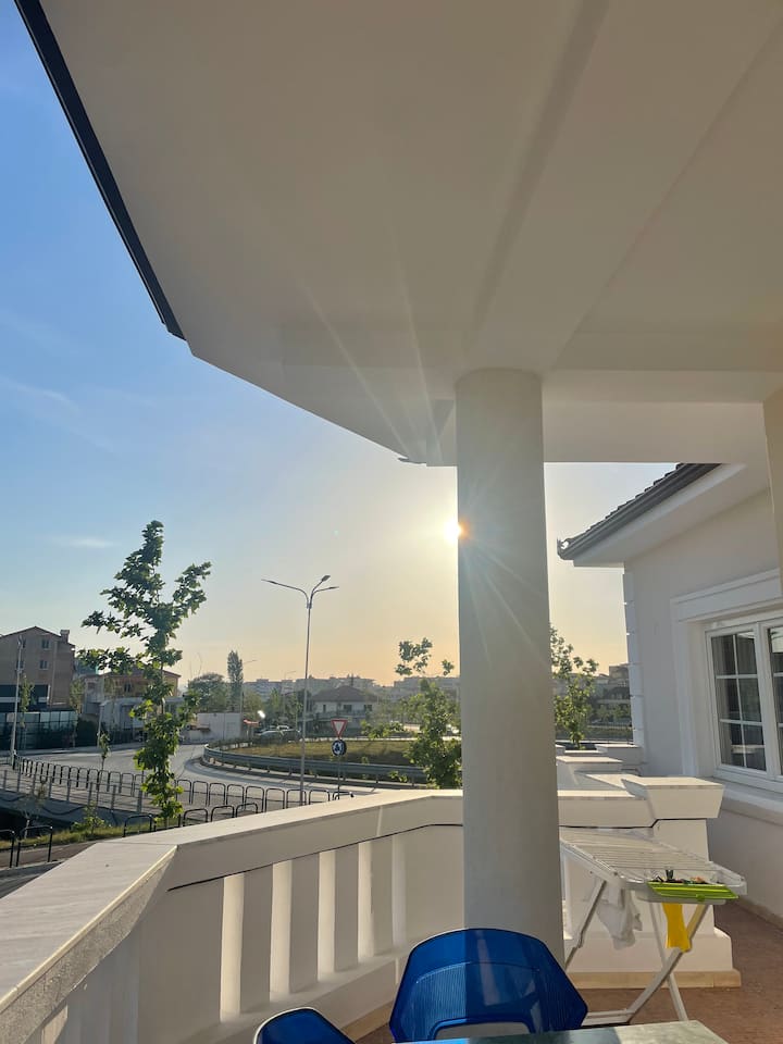 Cheerful 2- Bedroom Villa With Indoor Fireplace - Tirana