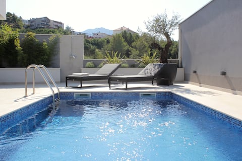 Luxury Villa w/ Pool & Sea View above Split