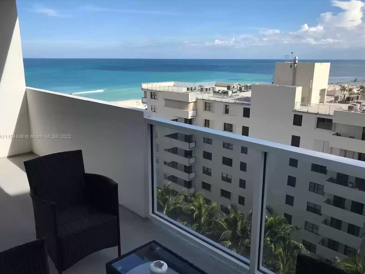 Picture Idea: 12Th Flr Studio Facing Ocean Pool And Garden