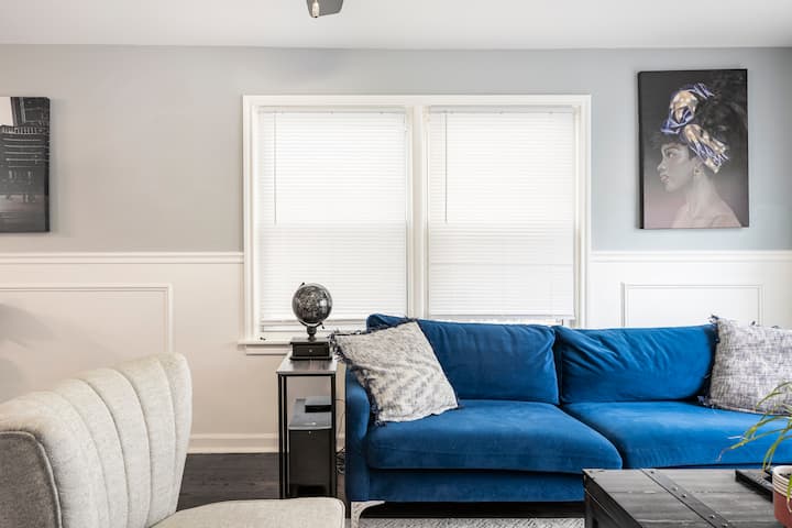 Stylish 3br, 12 Mins To Loop + Parking - Chicago, IL